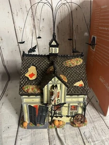 Casa de carruaje Department 56 Snow Village Creepy Creek Halloween **LEER** - Imagen 1 de 17