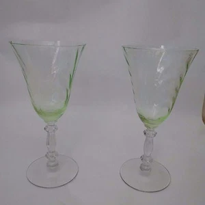 2 CAMBRIDGE CAPRICE PISTACHIO 8 oz Water Goblet STEM #300 YELLOW GREEN Vaseline - Picture 1 of 9
