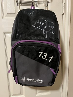 Mochila Completa Rock 'n' Roll Marathon Series Media Maratón 13.1 -NEGRO Y MORADO Foto 1 de 4