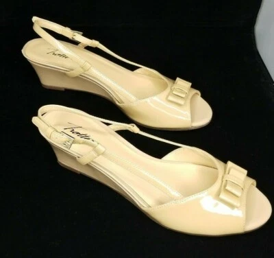 Womens Trotters Milly Peep Toe Sling Back Beige Patent Leather Wedge 8S - Image 1 of 4