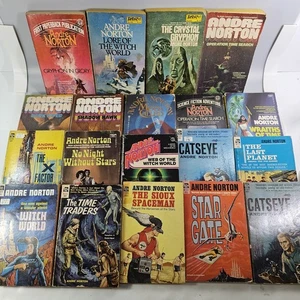 18 Andre Norton Sci Fi Paperback Book Lot Bundle Science Fiction PB Vintage - Imagen 1 de 17