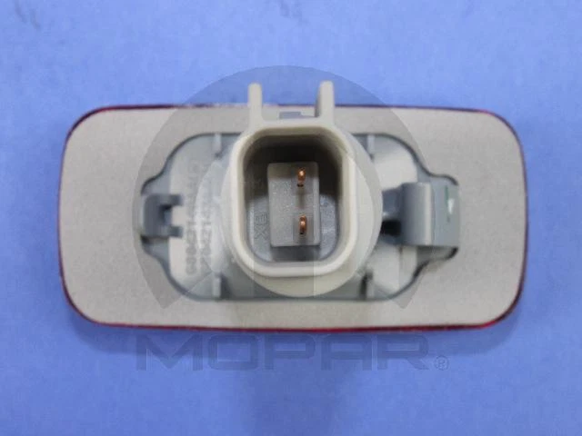 Enchufe de luz de manija de puerta Mopar genuino OEM para Dodge Ram 3500 68042140AA Foto 1 de 2