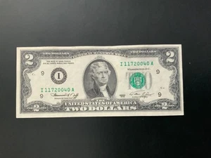 1976 $2 DOLLAR BILL I11720040A - Picture 1 of 4