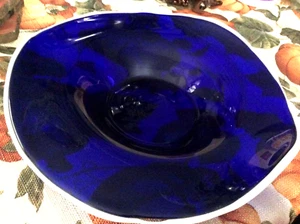 COBALT BLUE + WHITE HANDBLOWN ART GLASS FRUIT BOWL WAVY DESIGN UNIQUE OOAK - Picture 1 of 10