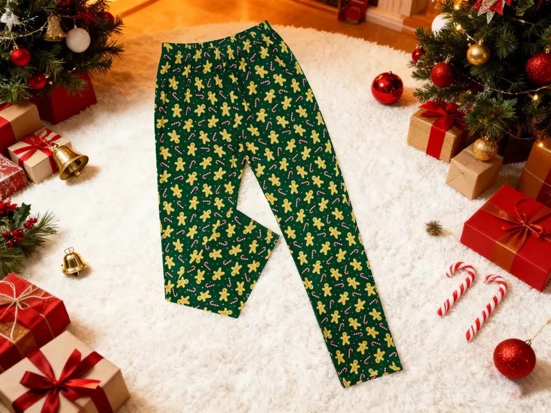 Pantalones de pijama de Navidad, verde con patrón de pan de jengibre para comodidad navideña Foto 1 de 2