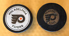 DEUX rondelles de hockey Philadelphia Flyers - vintage années 70 et 80 