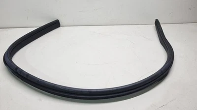 Vedação de borracha da porta dianteira Mercedes-Benz SL 400 3.0 V6 R231 2019 no corpo A2316970051 - Imagem 1 de 3