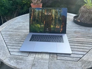 Macbook Pro Core i9 2019 15" 512Gb 32Gb 2.4Ghz Core i9-9980HK 4Gb Radeon 560x - Afbeelding 1 van 20