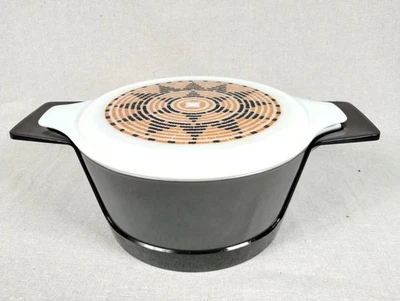 Vtg Pyrex Black Orange Casserole PUEBLO 2.5 QT Round 475 w/Cover & Cradle  3pcs - Image 1 of 4