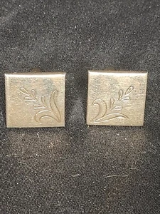 Vintage Pair Of Square Swank Cuff Links Gold Toned Engraved Abstract Flower - Picture 1 of 4