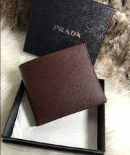 AUTHENTIC Prada Mens Bifold Wallet In Burgundy Granato Saffiano Leather ( new )