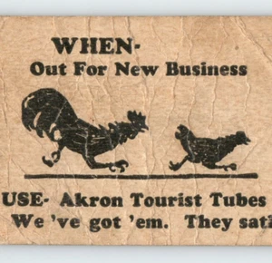 c.1930 Vintage Akron Tubi Tubi Preservativi Carta Pubblicitaria Gallo Inseguimento Gallina - Foto 1 di 3