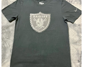The Nike Tee T-Shirt Men’s Size Small NFL Oakland Raiders Short Sleeve Graphic