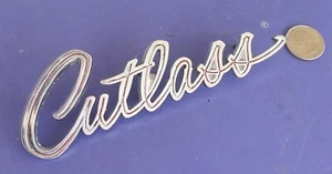 OLDSMOBILE CUTLASS SCRIPT EMBLEM GM OEM BADGE TRUNK 1968 CHROME 7791576 #1 - Imagen 1 de 6