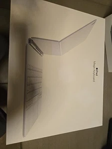  Apple iPad Pro 13" Magic Keyboard  Model A3340 MDFW4LL/A  - Afbeelding 1 van 5