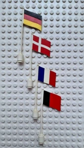 LEGO VINTAGE BEDRUCKTE FRANKREICH, DEUTSCHLAND, DÄNEMARK & PORTUGAL FLAGGE AUF STANGE - Bild 1 von 5