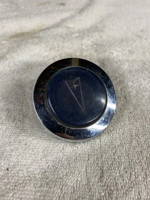 1965 PONTIAC GTO LEMANS TEMPEST HORN BUTTON OEM ORIGINAL  - Image 1 of 3