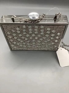 Cartera sin asas/cóctel/par/correa INC Bedazzled para mujer plateada/con cristales NUEVA - Imagen 1 de 5