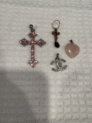 Bellissimo lotto misto assortito di 4 ciondoli ~ croce cuore chanel cristallo pietra