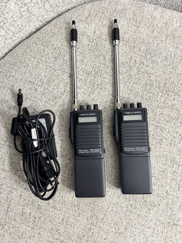 Set of Two Realistic TRC-226 5-Watt 40-Channel Portable WT/CB/Transceiver - Image 1 of 4
