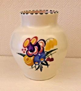VINTAGE ART DECO STYLE HANDPAINTED SMALL TRADITIONAL WARE POOLE POTTERY VASE - Picture 1 of 7