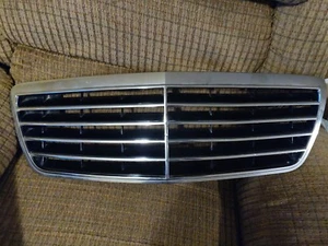 1995-2003 Mercedes Benz E-Class Front Radiator Grille A2108800683 - Picture 1 of 10