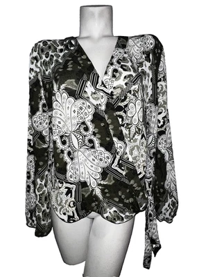 Blusa SOHO Jeans NEW YORK & COMPANY Top Talla XL Verde Cuello en V LS con Corbata de Correa Foto 1 de 4