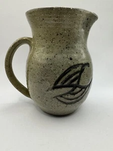 Studio Kunst Keramik Steinzeug Krug signiert beige braun gesprenkelte Glasur - Bild 1 von 7