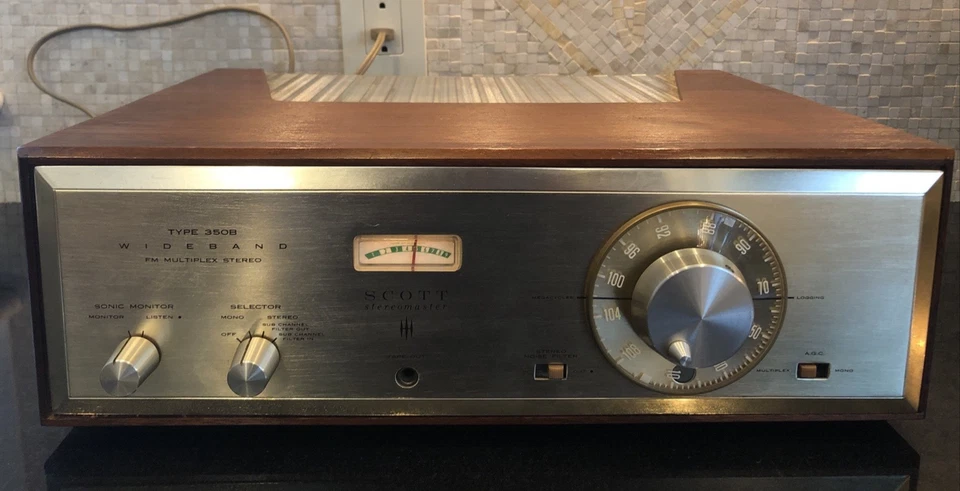 Sintonizador de tubo estéreo multiplexado FM Scott Stereomaster tipo 350B estuche de madera Foto 1 de 4