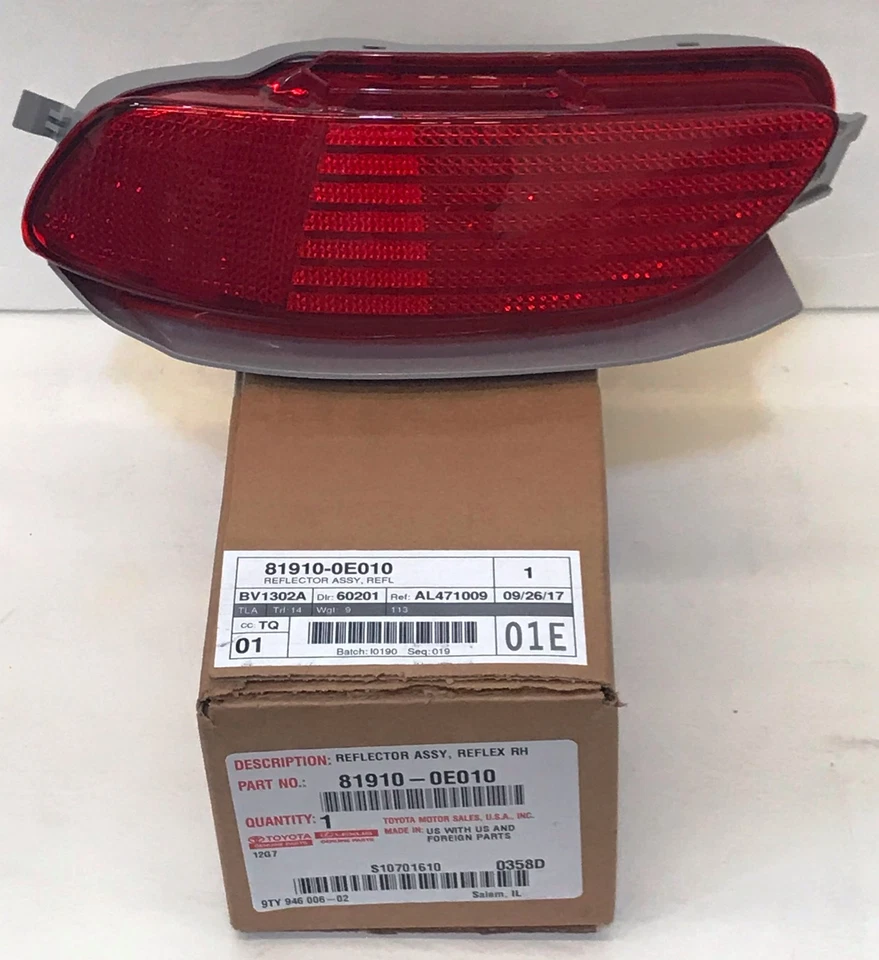 LEXUS FACTORY PASSENGER REAR BUMPER MARKER LIGHT 2004-2009 RX350 RX330 RX400H - Image 1 of 1