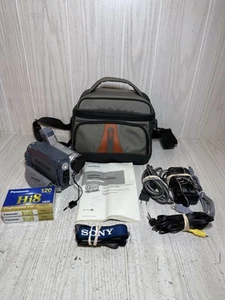 Sony DCR-TRV260 Handycam Digital 8 Camcorder Bundle, Battery, Bag & Charge Cords - Picture 1 of 12