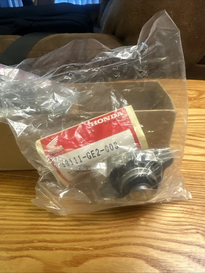 GENUINA TAPA RADIADOR RELLENO HONDA MTX125 MTX200 CH125 CH150 NOS 19111-GE2-003 Foto 1 de 1