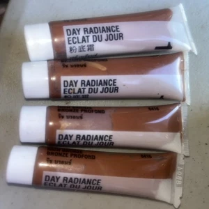 Lot Of 4 Mary Kay DAY RADIANCE Cream Foundation RICH BRONZE .5 oz each NEW - Picture 1 of 1