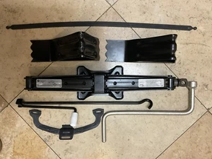 03-04-05-06-07-08-09-10-11-12 BMW X5 Tire Jack  and Tools OEM 6 754 372 - Picture 1 of 6