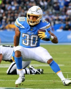 AUSTIN EKELER 8X10 PHOTO LOS ANGELES CHARGERS LA PICTURE FOOTBALL NFL V. RAIDERS - Picture 1 of 1