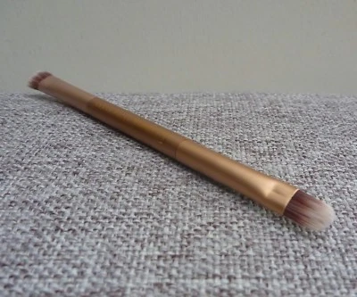 1x URBAN DECAY "Naked 3" Sombra de ojos de doble extremo / Cepillo de mezcla, ¡Nuevo! Foto 1 de 4