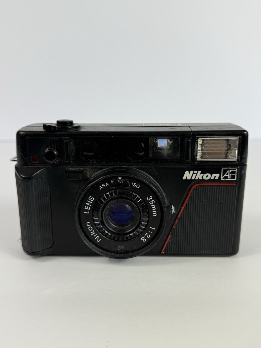 Nikon L35AF 35mm iso400 フィルムカメラ Nikon L35AF was Nikon's first autofocus compact camera.