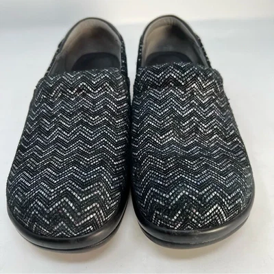 ALEGRIA 鞋女式 5 黑色银色雪佛龙皮革一脚蹬舒适乐福鞋护士 — 第 1/4 张图片