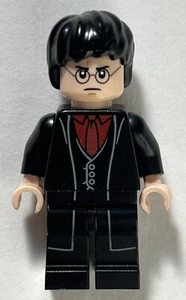 LEGO Harry Potter Minifigure hp133 Black Long Dress Coat With Red Shirt And Vest - Picture 1 of 2