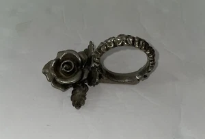 Anillo/soporte servilleta rosa y hoja de peltre de colección solo 1 - Imagen 1 de 6