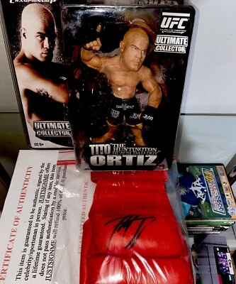 Guante de MMA firmado autografiado por Tito Ortiz raro con figura de luchador certificado de autenticidad conjunto de regalo UFC Foto 1 de 4
