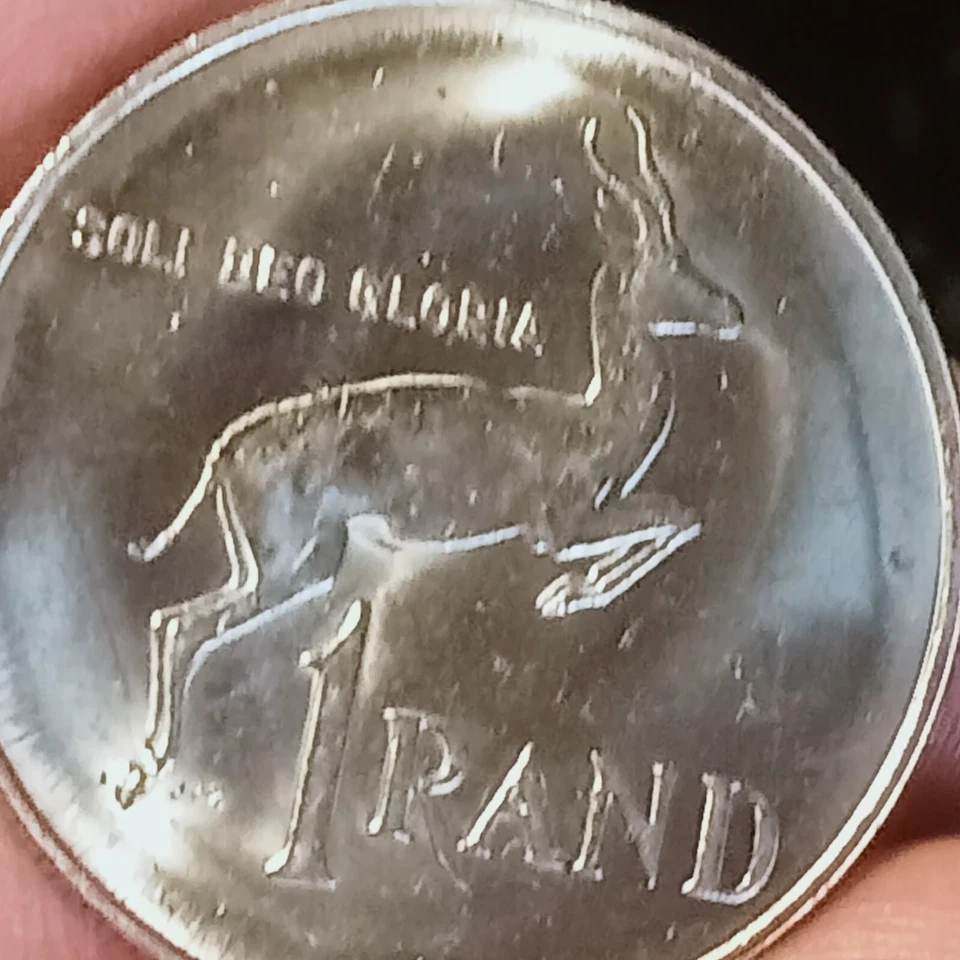 1985 1 RAND SOUTH AFRICA..RARE..FOR COLLECTOR - Image 1 of 4