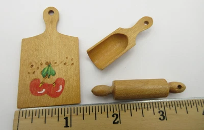 ÚNICA Tabla de cortar madera artesanal de colección 1:6 rodillo cuchara miniatura casa de muñecas Foto 1 de 4