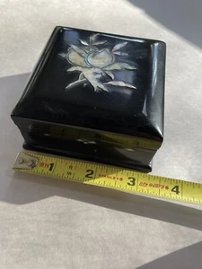 Antique Japanese/chinese Lacquered Box with Mother of Pearl Inlaid Black/red - Picture 1 of 9