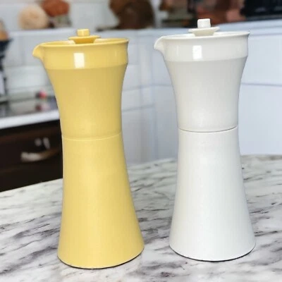 Tupperware set condimento aceto e olio con coperchi #1246 raccolta oro mandorla vintage - Immagine 1 di 4