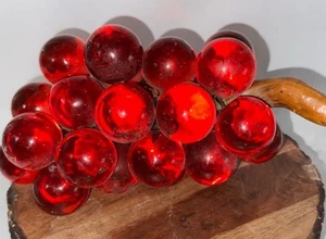 MCM Vintage 60s Lucite RED Grapes Grape Cluster on Driftwood - Bild 1 von 4