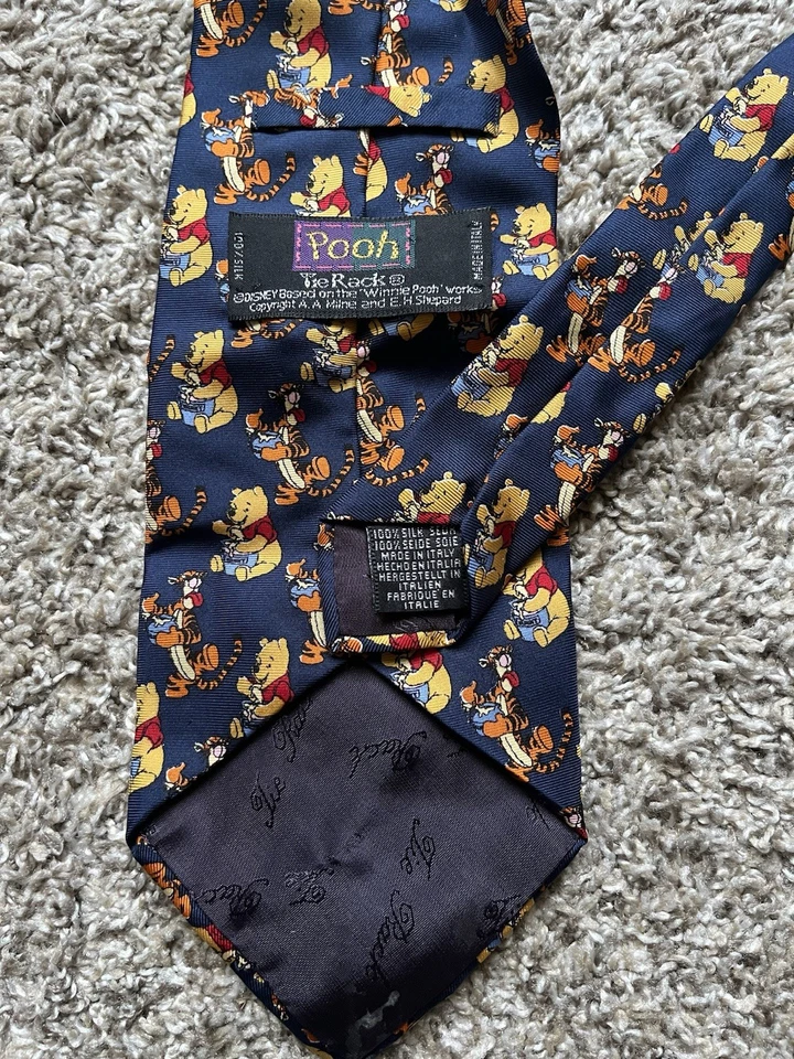 Vintage Pooh Tie Rack 100% Seda Winnie the Pooh Tigger Feito na Itália–Disney Rara - Imagem 1 de 3