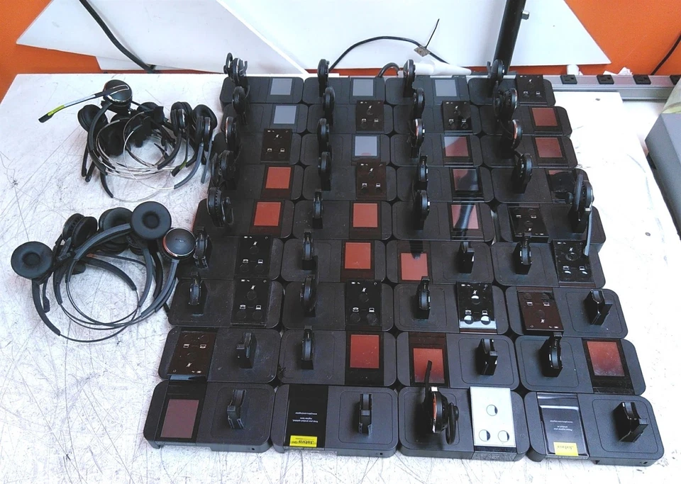 Lote De 36 Auriculares Inalámbricos Jabra 9400BS Defectuosos Y Base Sin Fuente De Alimentación COMO ESTÁN Foto 1 de 4