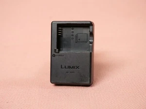 Original OEM Panasonic LUMIX DE-A99 Battery Charger - Picture 1 of 5