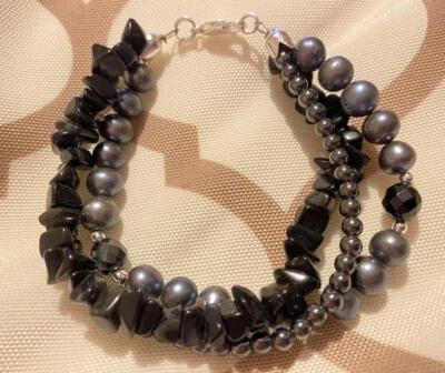 Sterling Silver Gemstone Pearl Onyx Chip Bracelet Stretchy - Image 1 of 4